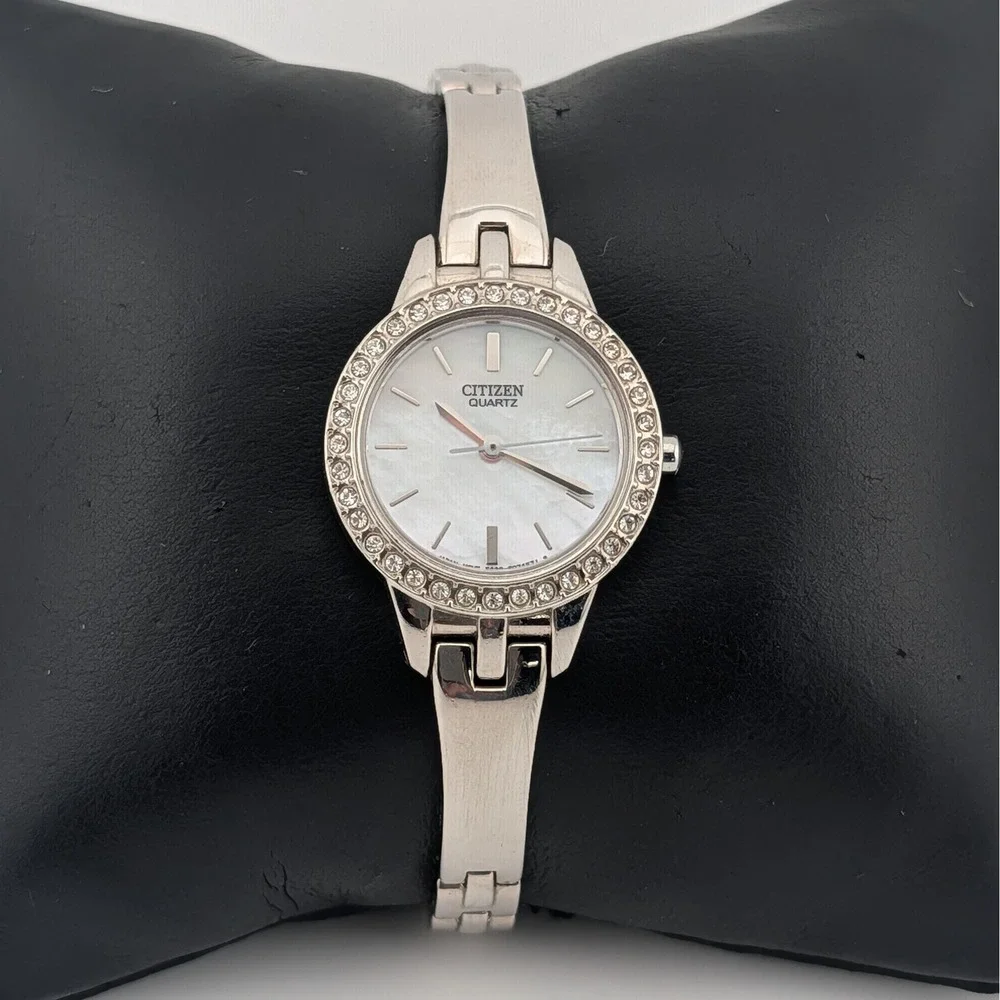 Citizen Quartz Mother of Pearl Crystal Bezel‎ Watch 5930-S047480 23mm